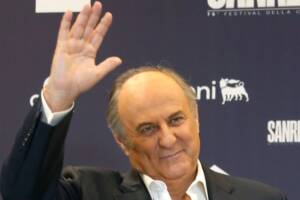 Gerry Scotti posa durante il photocall della 75esima edizione del Festival di Sanremo.