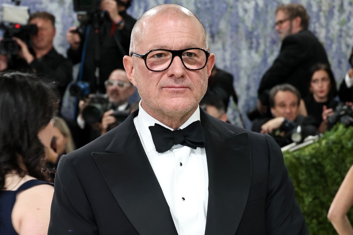 Jony Ive al Met Gala 2026 "l'Arte del Costume" al Metropolitan Museum of Art, 4 maggio 2026, New York City. (Foto di Jamie McCarthy/Getty Images)