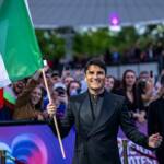 Sal Da Vinci, rappresentante dell’Italia, sfila sul Turquoise Carpet del 70° Eurovision Song Contest