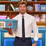 Stefano De Martino durante la conduzione di Affari Tuoi.