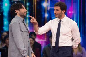 Stefano De Martino e Herbert Ballerina fotografati durante l’ottava puntata del programma Rai 2 Stasera tutto è possibile.