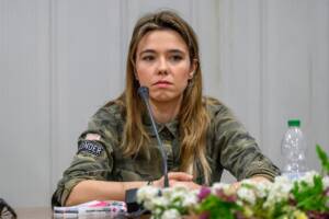 Virginia Benzi sul palco durante l’evento “STEM Girls: donne forti come la scienza”