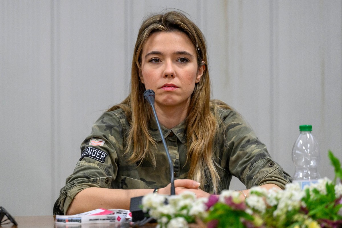 Virginia Benzi sul palco durante l’evento “STEM Girls: donne forti come la scienza”