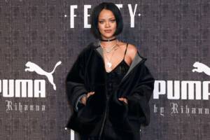 La cantante Rihanna alla sfilata della sua collezione FENTY PUMA durante la settimana della moda di New York nel febbraio 2016.