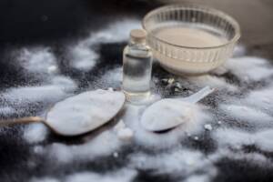 Polvere bianca di bicarbonato di sodio
