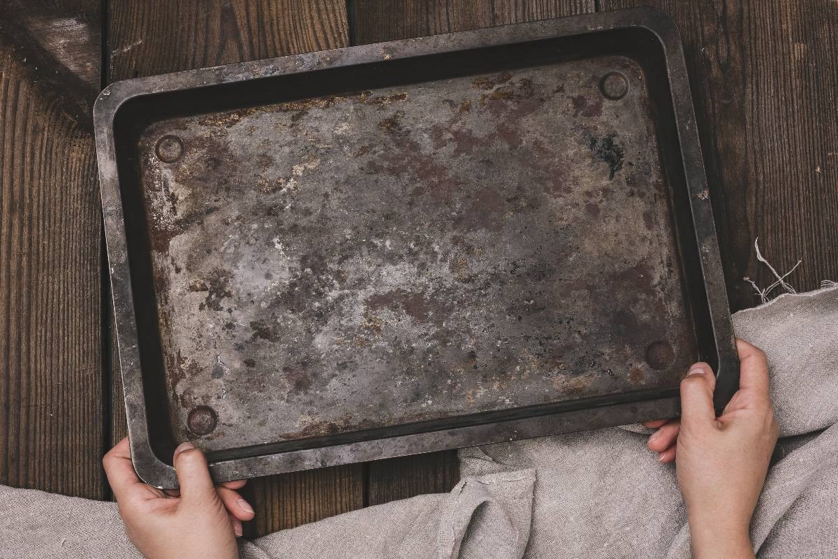 Una teglia forno rovinata