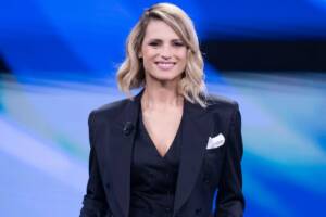 Michelle Hunziker presenta il programma Super Karaoke
