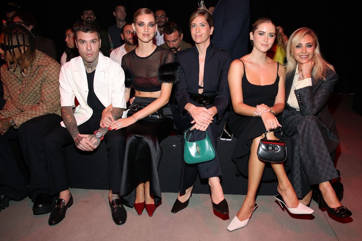 Fedez, Chiara Ferragni, Francesca Ferragni, Valentina Ferragni e Marina Di Guardo presenti da Gucci Ancora