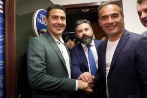Roberto Vannacci, leader del partito National Future, insieme a Massimiliano Simoni, coordinatore nazionale, e Rossano Sasso, referente per il Sud Italia