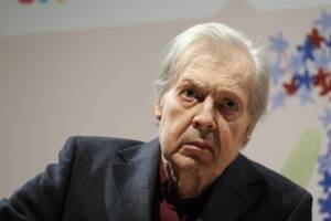 Vittorio Sgarbi fotografato durante il Salone Internazionale del Libro di Torino 2026 al Lingotto Fiere
