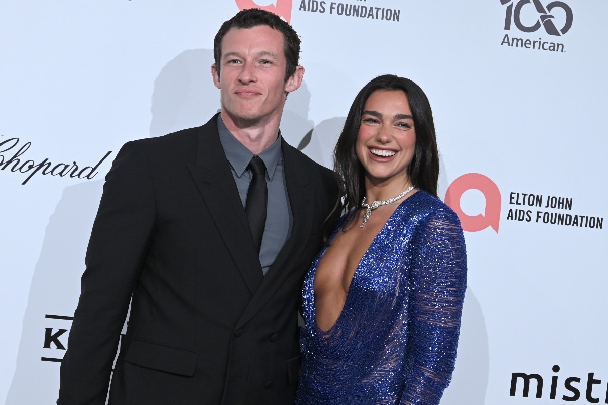 Callum Turner e Dua Lipa partecipano al 34° convegno annuale degli Oscar della Elton John AIDS Foundation