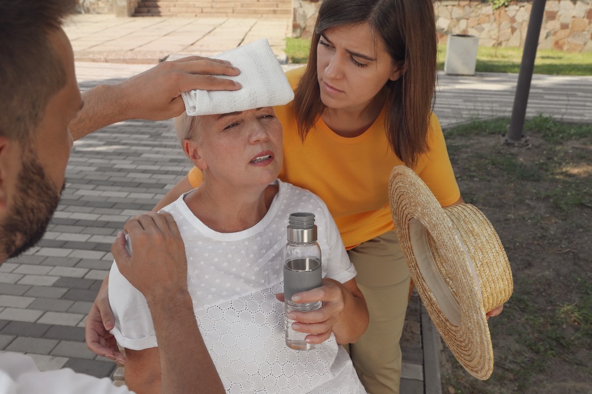 Donna colpita da colpo di calore