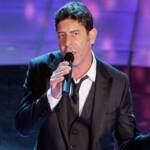 Luca Laurenti si esibisce durante la seconda serata del 59° Festival di Sanremo