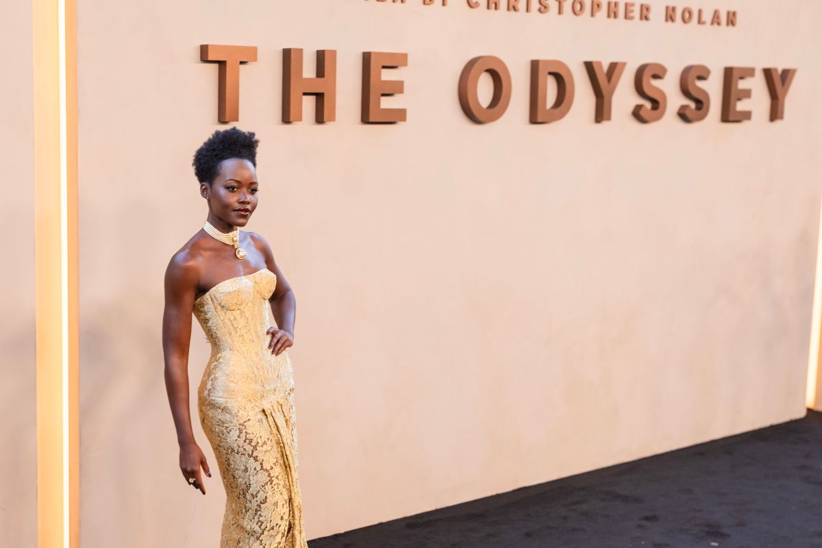 Lupita Nyong'o sul red carpet della première newyorkese di The Odyssey