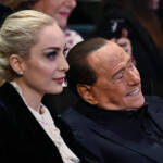 Silvio Berlusconi e Marta Fascina seduti insieme