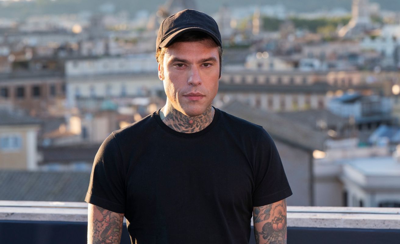 Fedez al photocall della seconda stagione di “Roast in Peace”