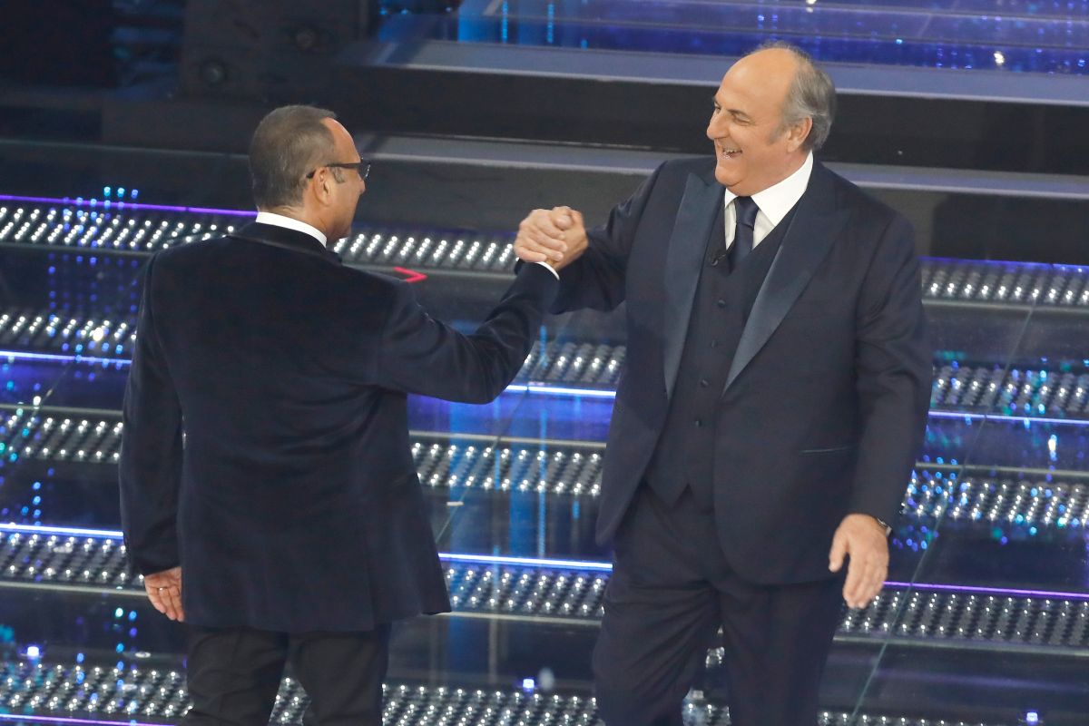 Carlo Conti e Gerry Scotti durante la prima serata del 75° Festival di Sanremo