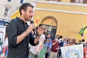 Matteo Gracis partecipa alla manifestazione "Io coltivo" davanti alla Camera dei Deputati