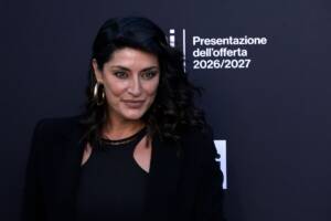 Elisa Isoardi posa per i fotografi durante la presentazione della programmazione Rai 2026/2027